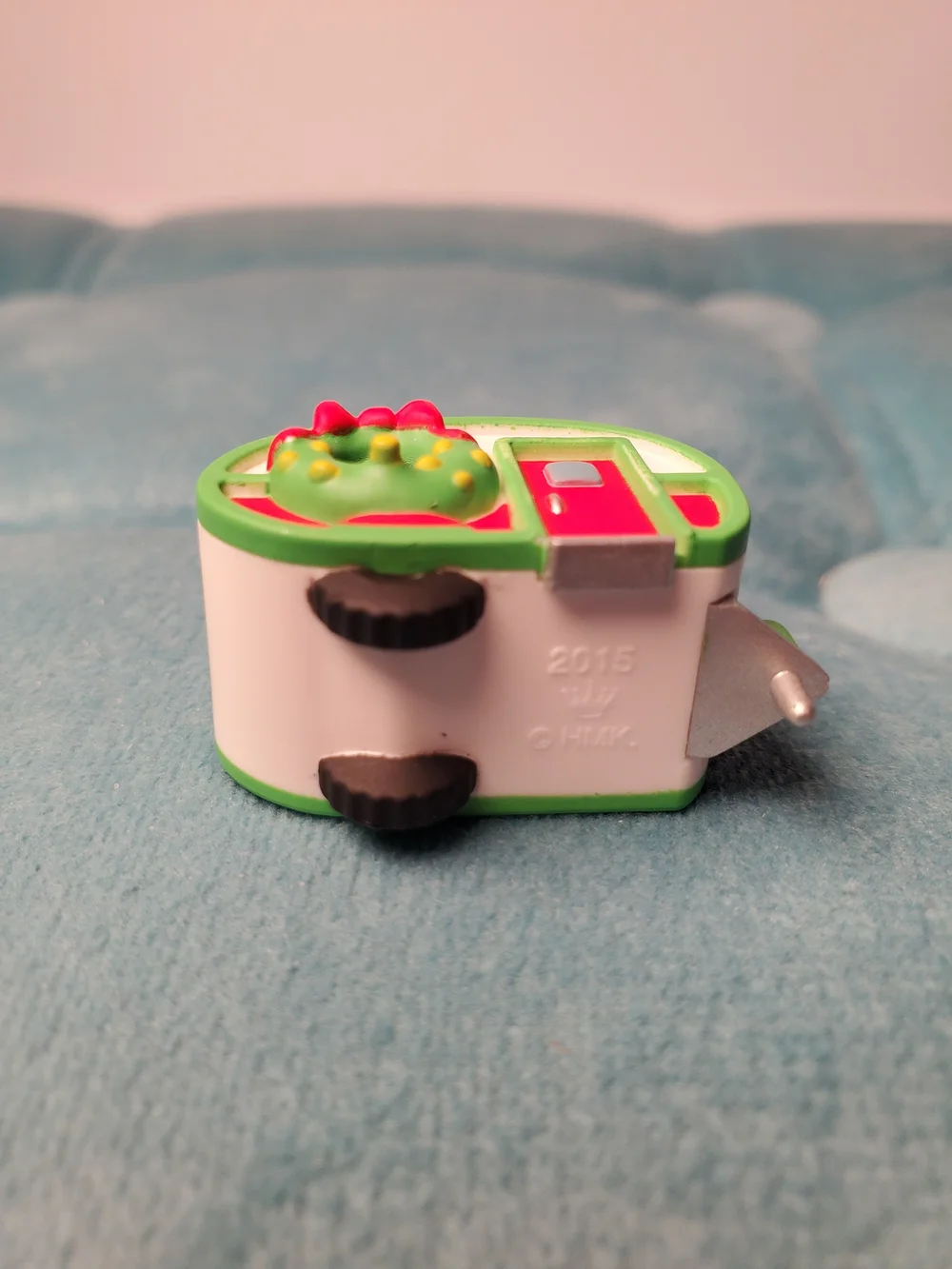 Hallmark Keepsake Cozy Birdhouse Camper Miniature Ornament 2015 QXM8517